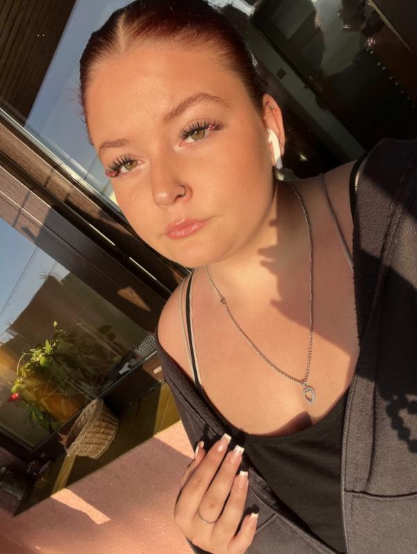 Plno�t�hl� modelky, plus size modelka, baculky, 170-64AA185F-5A8D-4C82-9787-0A892914D860