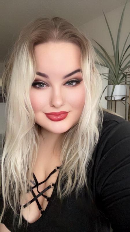 Plno�t�hl� modelky, plus size modelka, baculky, 194-473072942_1288614369092966_1266464504676745059_n