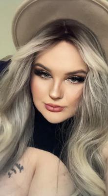 Plnothl modelky, plus size modelka, baculky, 194-476668157_2064140704027858_2957988777181443329_n