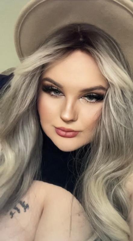 Plno�t�hl� modelky, plus size modelka, baculky, 194-476668157_2064140704027858_2957988777181443329_n