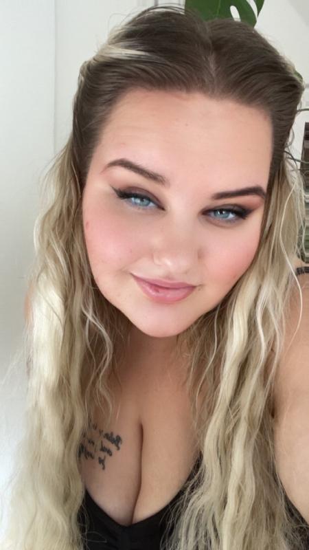 Plno�t�hl� modelky, plus size modelka, baculky, 194-477797026_986818559545772_8418379669274430464_n