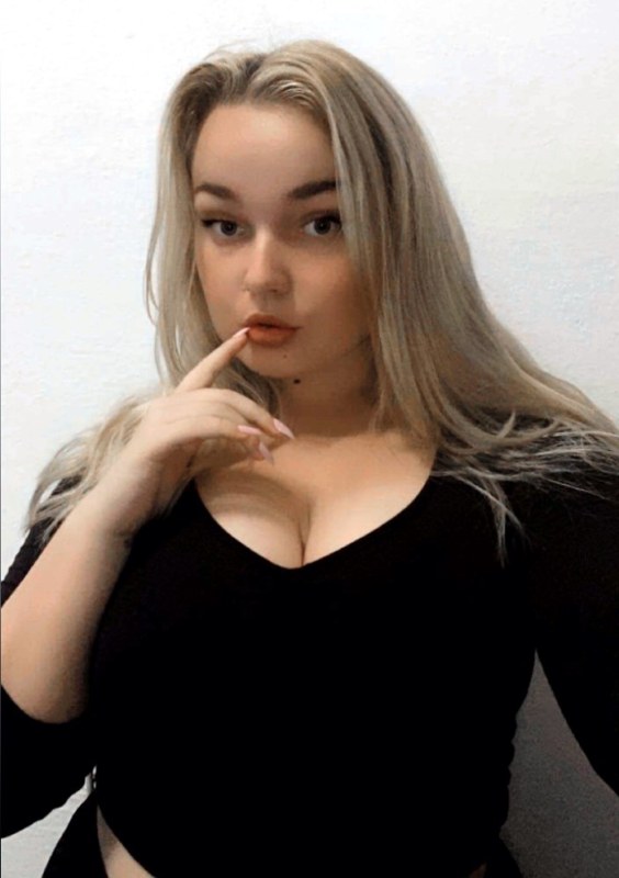 Plno�t�hl� modelky, plus size modelka, baculky, 26-F856E39D-D10E-4D64-AF29-96E35A20D2F5