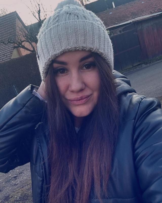 Plno�t�hl� modelky, plus size modelka, baculky, 361-7311F6AB-D9EB-4A22-8C06-75B0A81DFBE2