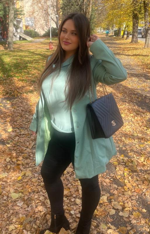 Plno�t�hl� modelky, plus size modelka, baculky, 468-Facetune_25-10-2024-14-54-41