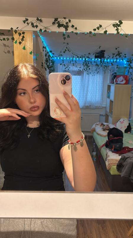 Plno�t�hl� modelky, plus size modelka, baculky, 515-7C0B6483-7D06-418C-A41E-BFE48950B3F7