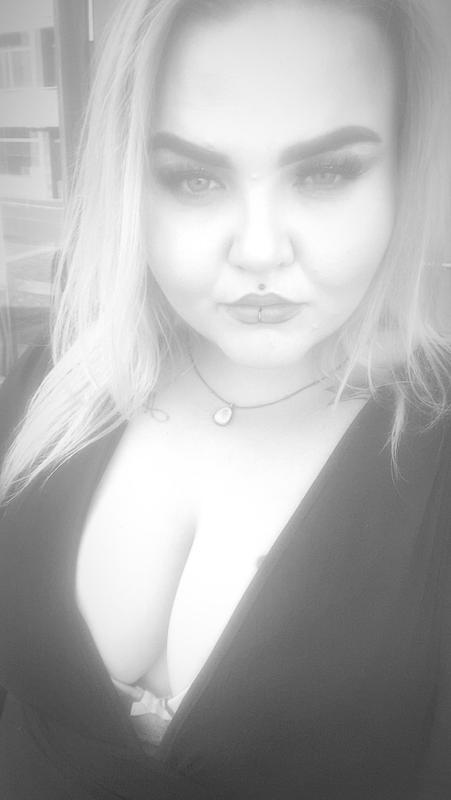 Plno�t�hl� modelky, plus size modelka, baculky, 680-EAF53412-0DBE-464B-BE5D-7D7FDFA13523