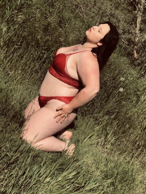Plno�t�hl� modelky, plus size modelka, baculky, 962-30DA440F-FE85-40DA-B29E-ED1A6B194665